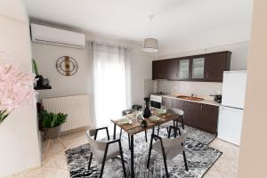 a kitchen and dining room with a table and chairs at Luxury Home Askos in Askós