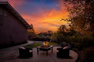 Fotografie z fotogalerie ubytování Sunset Lookout Mountain villa, Meadows, Gazebo v destinaci Coarsegold