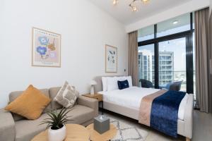 Postel nebo postele na pokoji v ubytování CitiHome - Studio Azizi Riviera + 29 fotografií