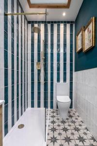 Ένα μπάνιο στο Stylish Penthouse Retreat +24 φωτογραφίες