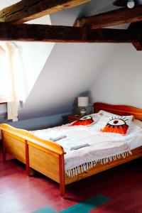 a bedroom with a bed with a wooden frame at Siedlisko Słoneczny Jar in Chojno