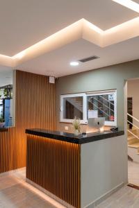 Vstupní hala nebo recepce v ubytování Hotel Kroi + 37 fotografií
