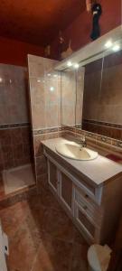 Kúpeľňa v ubytovaní Résidence Héliopolis Bâtiment L - HELIOPOLIS L - APPARTEMENT T2 - 4 pers. MAE-3074
