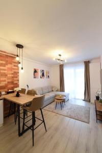 a living room with a couch and a table at Velvet Central Residence in Văleni
