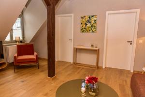 Ein Sitzbereich in der Unterkunft Apartmenthaus am Dom mit Parkplatz