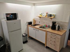 Η κουζίνα ή μικρή κουζίνα στο Quiet little house with seperate entrance +10 φωτογραφίες
