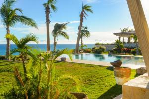 Πισίνα στο ή κοντά στο Villa Piedra Blanca by Cabo Villas