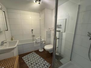 a bathroom with a toilet and a sink and a shower at City Residence H14 - Prime location - perfect for Business & Lifestyle in Hamburg
