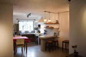 Kuchyň nebo kuchyňský kout v ubytování Apartamentos Otorongo Cuenca Ecuador