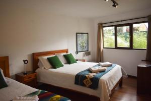 Postel nebo postele na pokoji v ubytování Apartamentos Otorongo Cuenca Ecuador