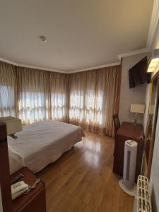 Posteľ alebo postele v izbe v ubytovaní Hotel HHB Pontevedra Confort