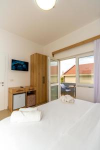 Postel nebo postele na pokoji v ubytování Hotel Shkodra Comfort