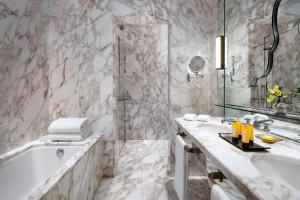 Ванна кімната в The Gritti Palace, a Luxury Collection Hotel, Venice