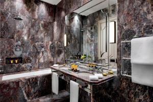 Ванна кімната в The Gritti Palace, a Luxury Collection Hotel, Venice