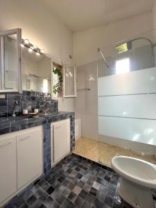 a bathroom with a sink and a tub and a toilet at Villa Gardelina in Campomoro