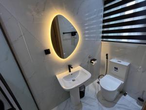 Koupelna v ubytování Nimbus Nook Apartments, GRA Ikeja, Lagos