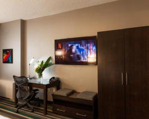 TV a/nebo společenská místnost v ubytování Hotel Blackfoot