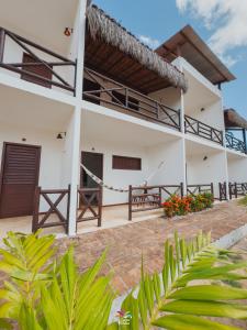 a view of the front of a house at Pousada Curva dos Ventos-Próximo à praia com café da manhã em Icaraí de Amontada in Icaraí