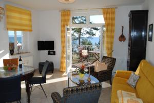 Gallery image of Panorama-Meerblick in der Villa Atlantic mit Strandkorb am Strand in Binz