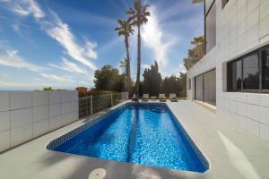 Kolam renang di atau dekat dengan Chalet with sea view in Alicante