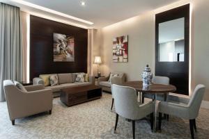 Posezení v ubytování Renaissance Business Bay Hotel, Dubai