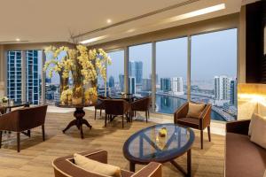Posezení v ubytování Renaissance Business Bay Hotel, Dubai