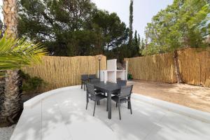 Taman di luar Chalet with sea view in Alicante