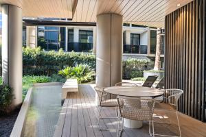 Imagine din galeria proprietății Elegant 1-Bed Apartment with Premium Amenities în Melbourne