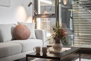 O zonă de relaxare la Elegant 1-Bed Apartment with Premium Amenities