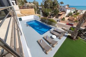 Kolam renang di atau dekat dengan Chalet with sea view in Alicante