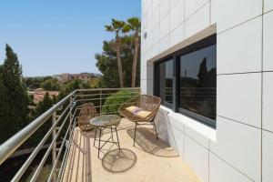 Balkoni atau teres di Chalet with sea view in Alicante