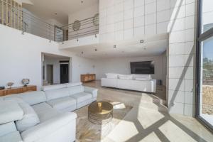 Ruang duduk di Chalet with sea view in Alicante
