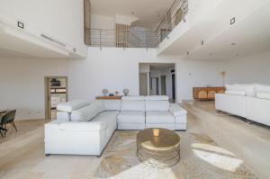 Ruang duduk di Chalet with sea view in Alicante