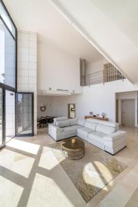Ruang duduk di Chalet with sea view in Alicante