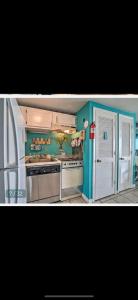Nhà bếp/bếp nhỏ tại Oceanfront Myrtle Beach Resort efficiency