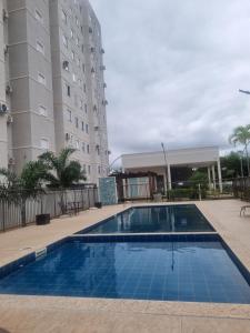 Swimmingpoolen hos eller tæt på Apartamento novo