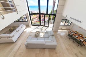 Ruang duduk di Chalet with sea view in Alicante