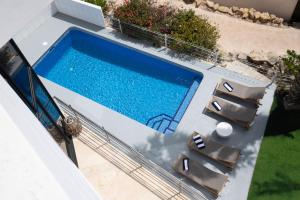 Kolam renang di atau dekat dengan Chalet with sea view in Alicante