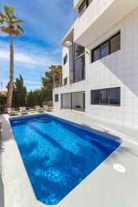 Kolam renang di atau dekat dengan Chalet with sea view in Alicante