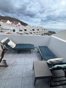 A balcony or terrace at Sea View Penthouse with Large Terrace