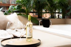 New Apt w private Jacuzzi & AC客房内的一张或多张床位