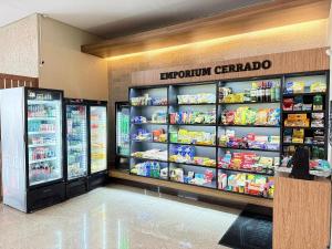 a grocery store aisle with shelves of food and drinks at iFlat brookfield Towers BTLX2817 Jardim Goiás in Goiânia