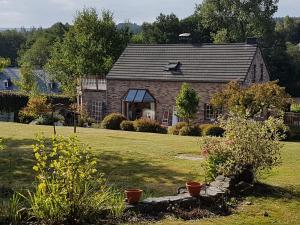 Zahrada ubytování Holiday Home in Vielsalm with Jacuzzi & Views