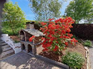 Zahrada ubytování Holiday Home in Vielsalm with Jacuzzi & Views