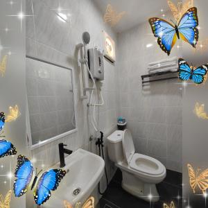 Ένα μπάνιο στο Reds Roomstay Pantai Penarik 5