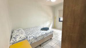 Ένα ή περισσότερα κρεβάτια σε δωμάτιο στο Casa de Praia em Mariscal com amplo Quintal