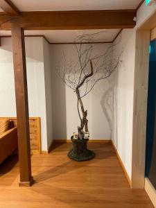 A private inn where you can relax in nature and enjoy with groups of up to 14 people客房内的一张或多张床位