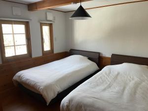 A private inn where you can relax in nature and enjoy with groups of up to 14 people客房内的一张或多张床位