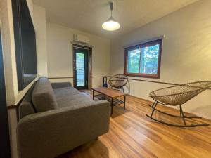 A private inn where you can relax in nature and enjoy with groups of up to 14 people的休息区