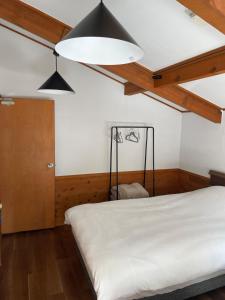 A private inn where you can relax in nature and enjoy with groups of up to 14 people客房内的一张或多张床位
